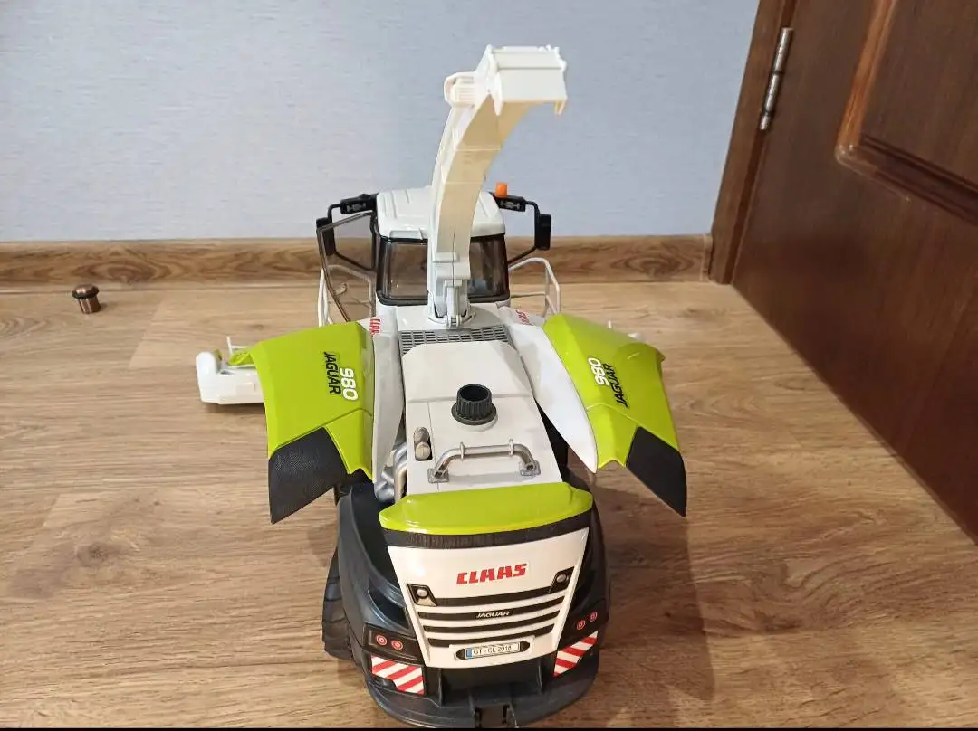 Продам игрушечный комбайн Bruder - Барахолка в Люберцы