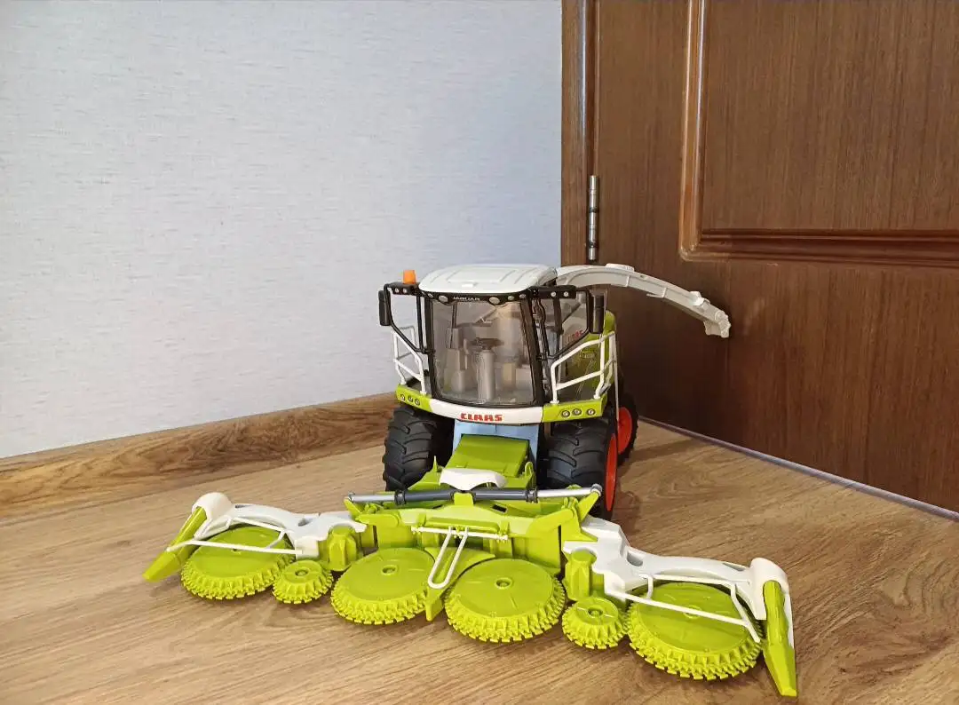 Продам игрушечный комбайн Bruder - Барахолка в Люберцы