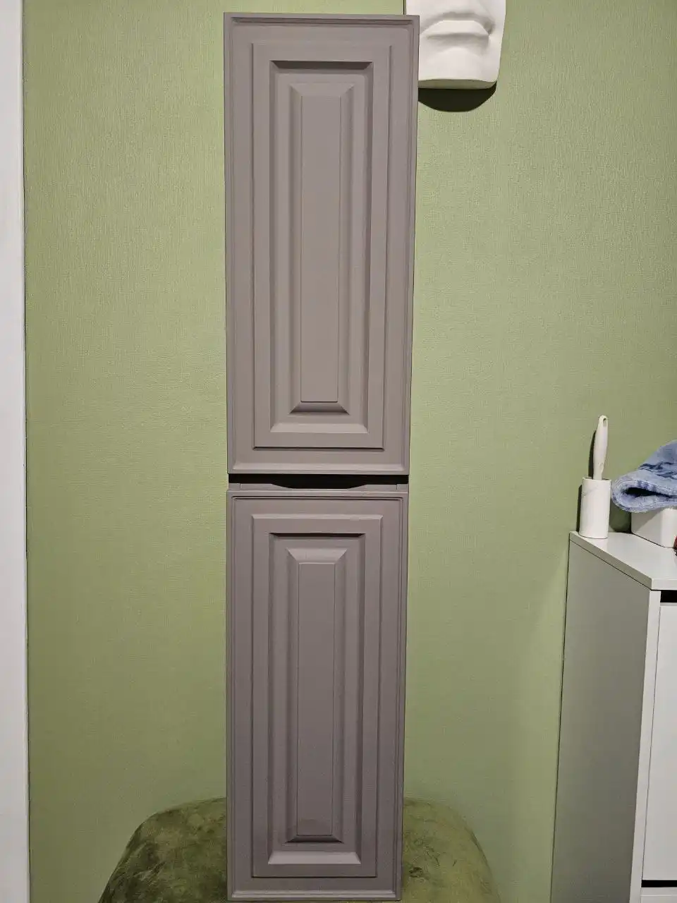 Продажа нового подвесного шкафа-пенала