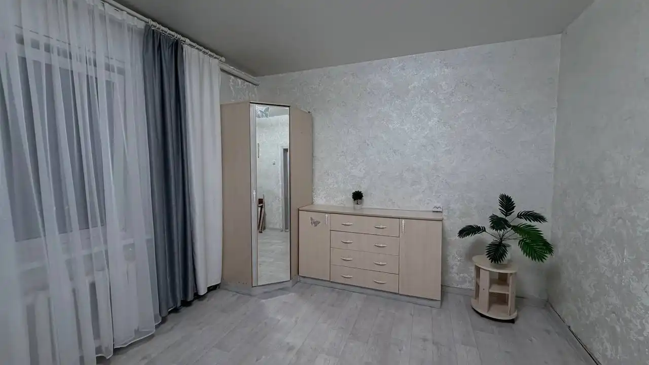 Сдам квартиру на длительный срок в деревянном доме