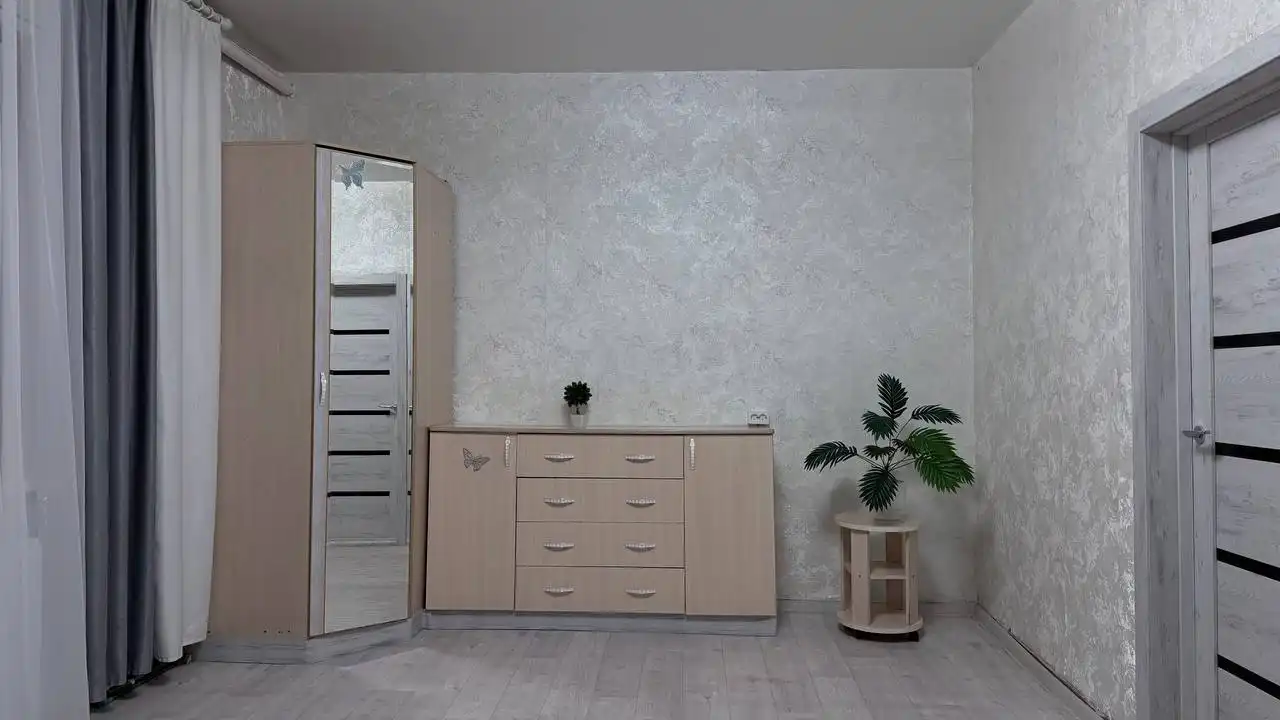 Сдам квартиру на длительный срок в деревянном доме