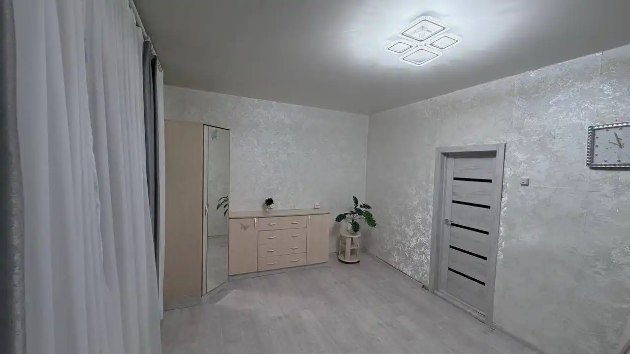 Сдам квартиру на длительный срок в деревянном доме