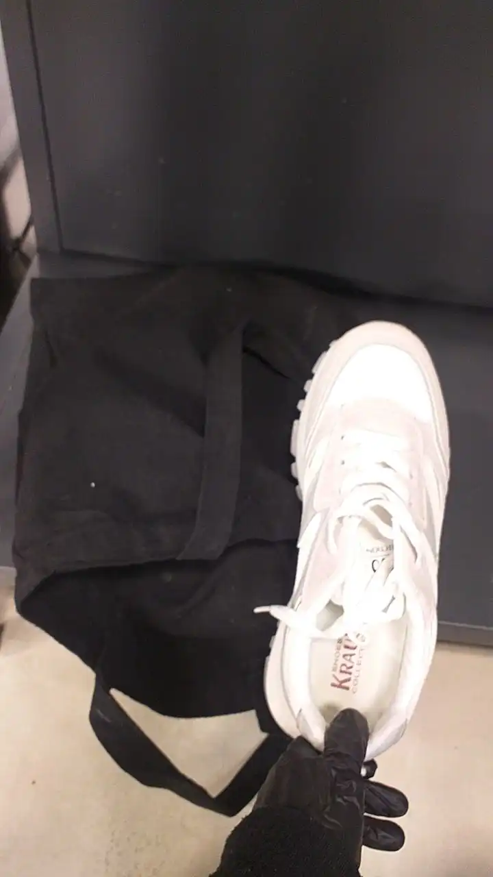 Найдена сумка с кроссовками