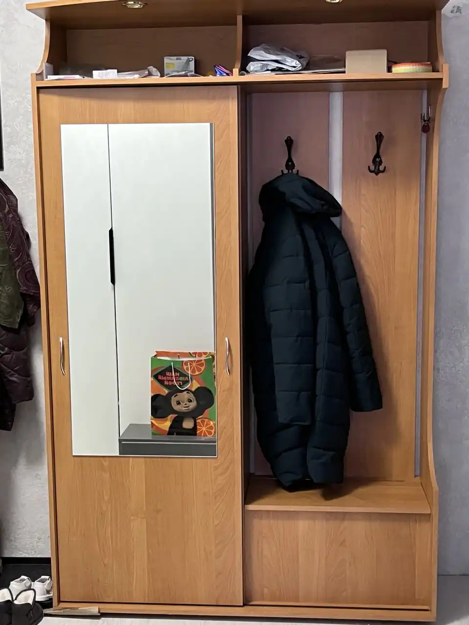 Продам шкаф в прихожую с антресолью