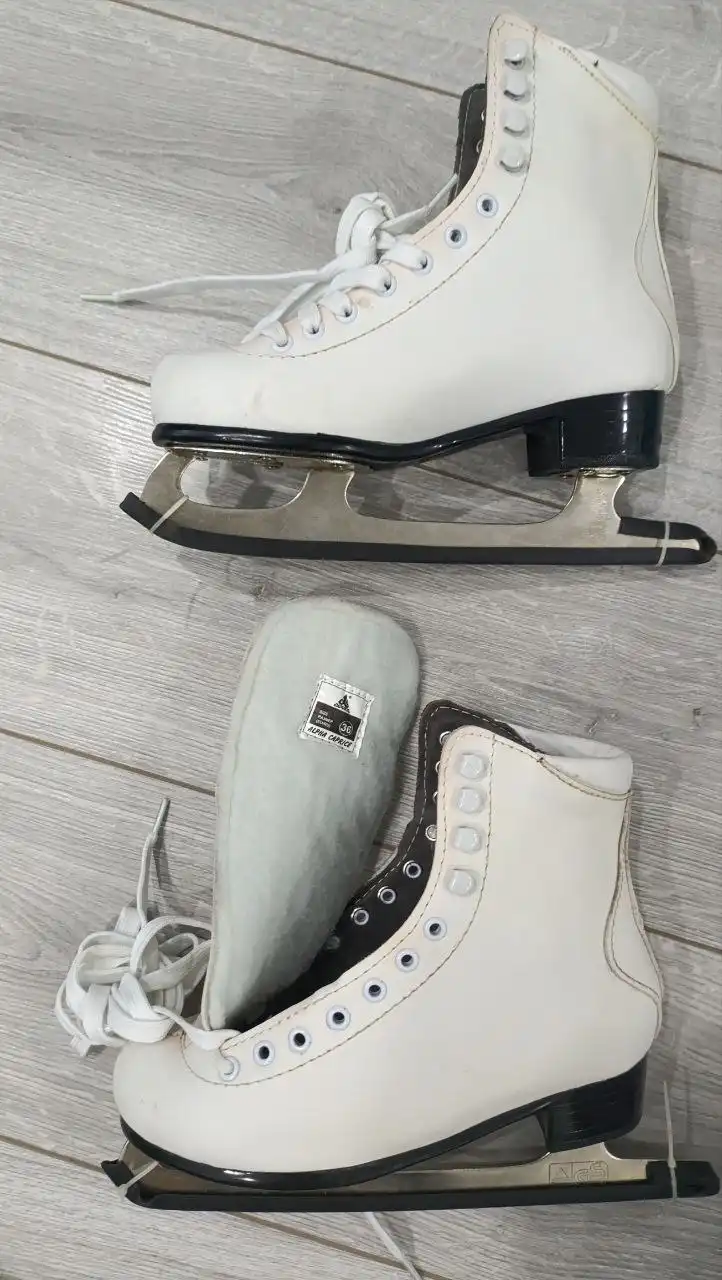Новые коньки размер 36