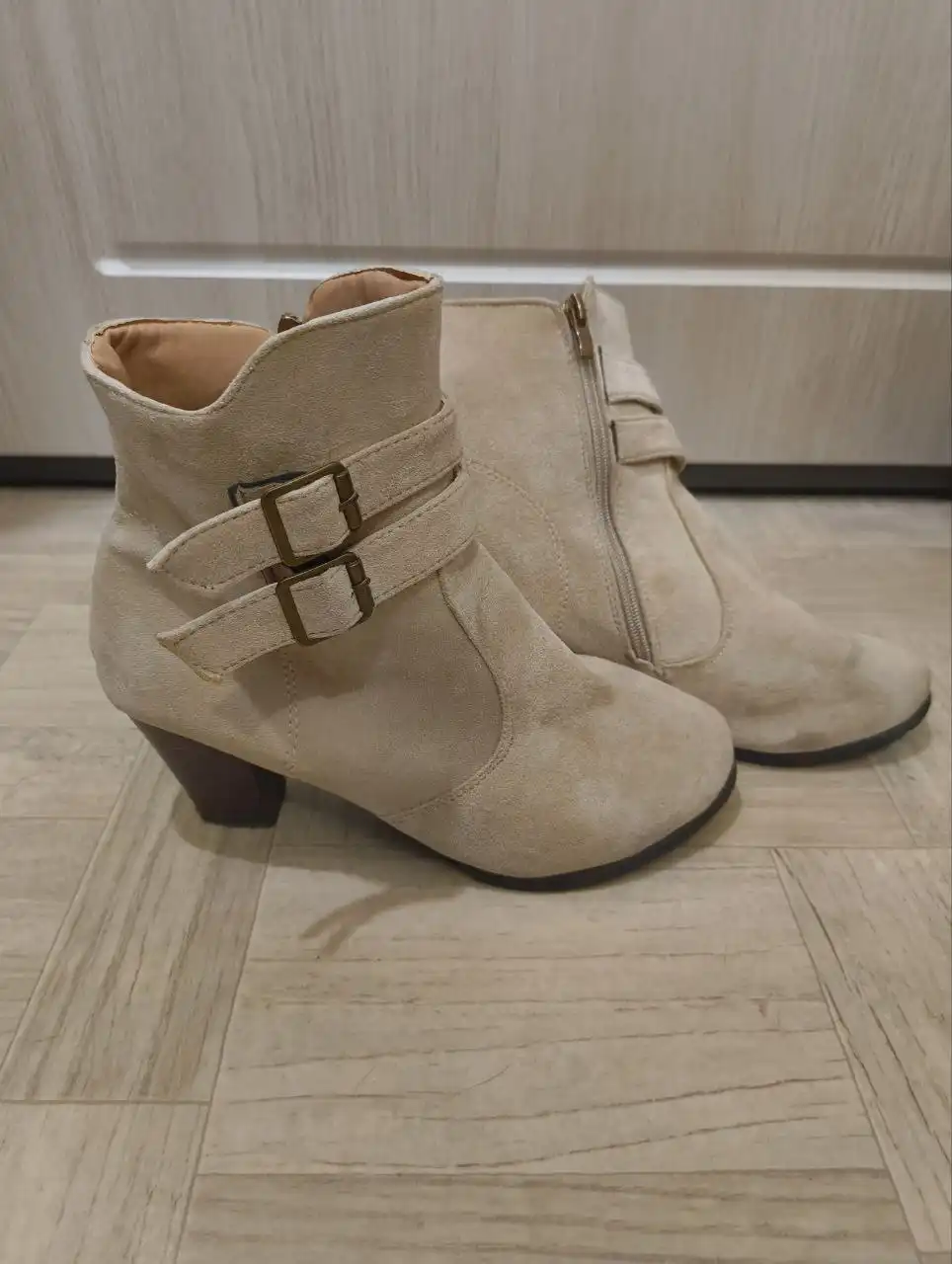 Продам женские замшевые сапоги 39 размер