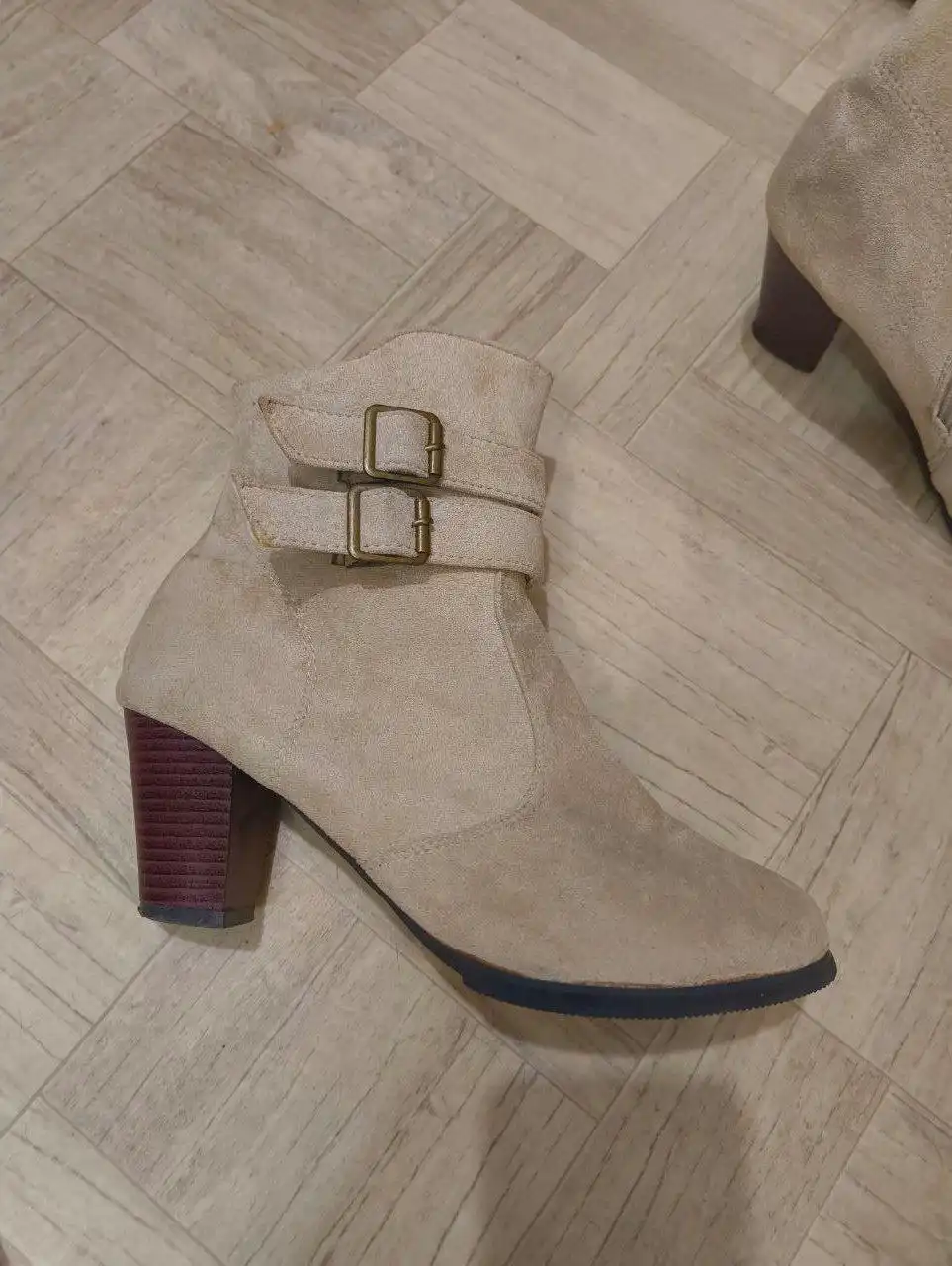 Продам женские замшевые сапоги 39 размер