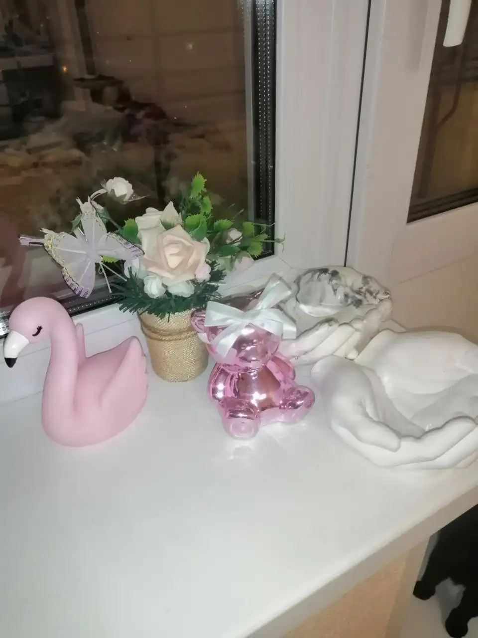 Набор предметов для дома: вазочки, лебедь, цветы, копилка