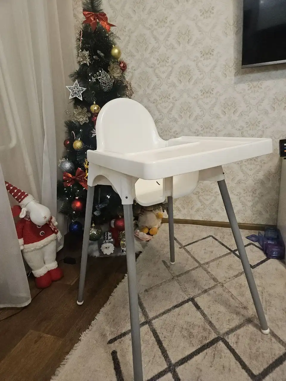 Стул IKEA с надувной подушкой и аксессуарами