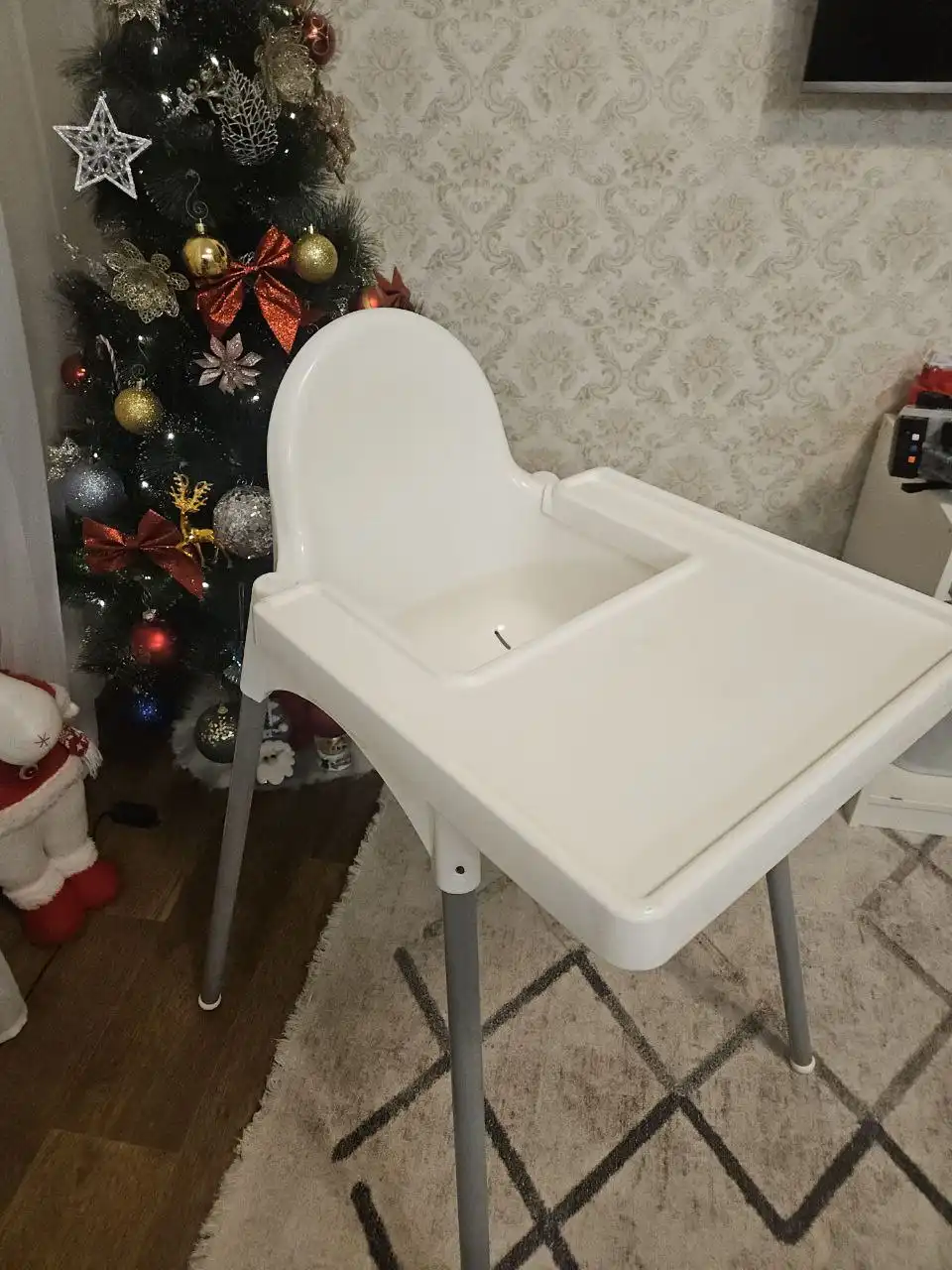 Стул IKEA с надувной подушкой и аксессуарами