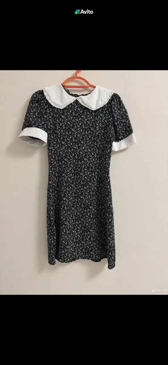Платье 42-44 размера с белым воротничком