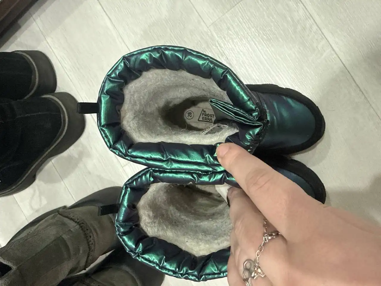 Продам дутики 28 размер