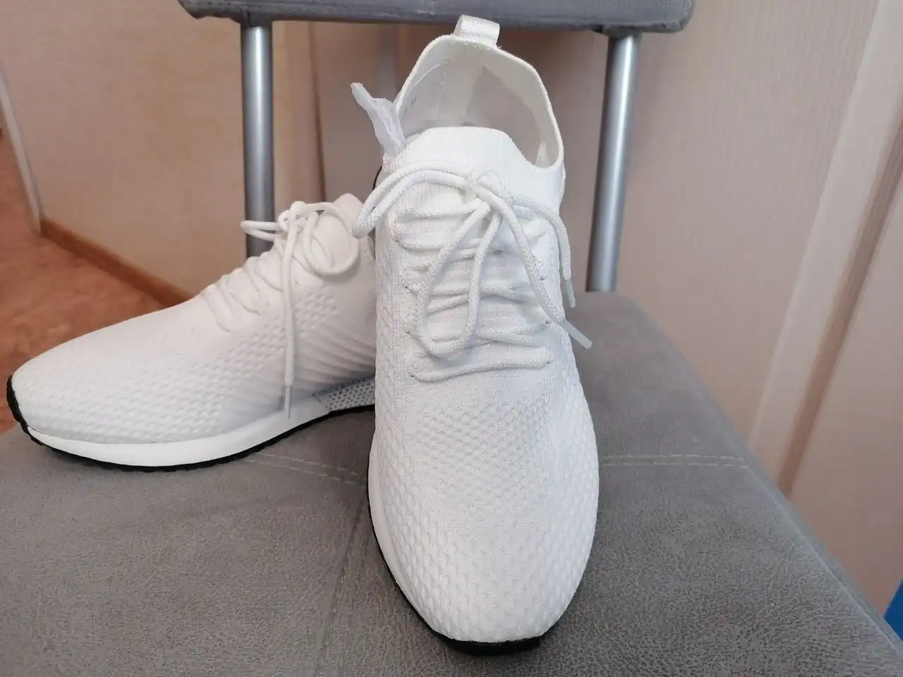 Продам новые кроссовки размер 37