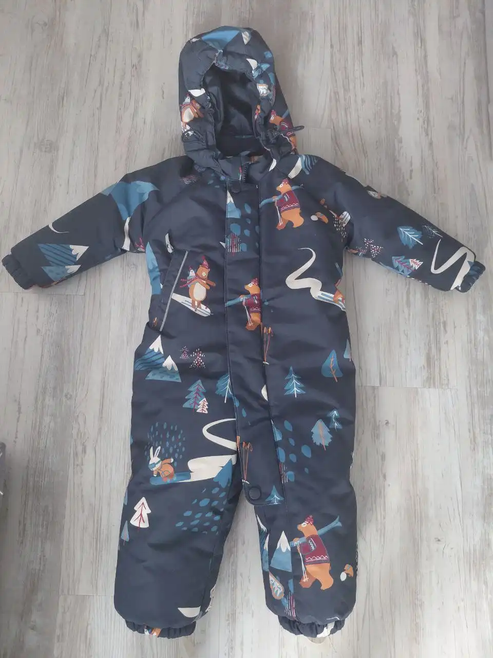 Зимний комбинезон в отличном состоянии