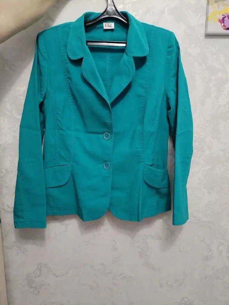 Продажа женской одежды: юбка, пиджак, блузки - Женская одежда (Одежда) в Томск