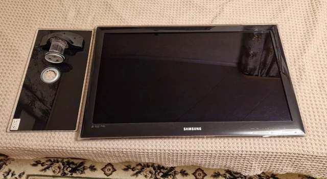 Телевизор 32" Samsung в рабочем состоянии - Аксессуары для фототехники в Томск