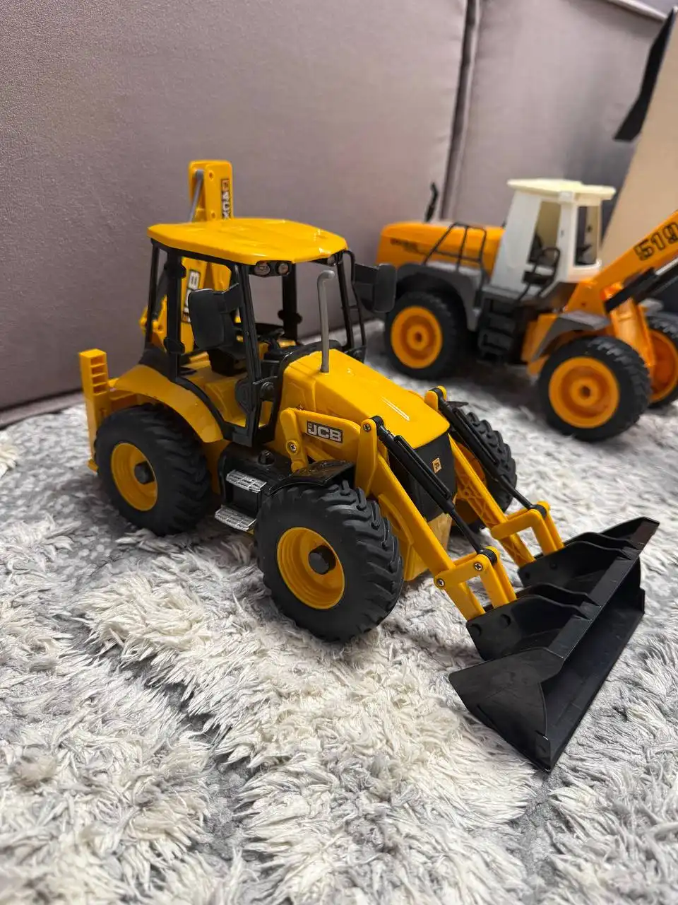 Пульт управления, погрузчик и трактор-экскаватор на аккумуляторе - Барахолка в Томск