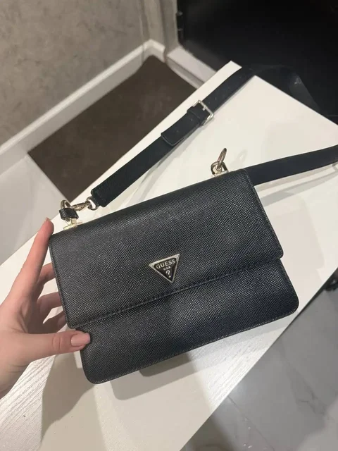 Сумки Guess разных цветов - Костюмы в Томск