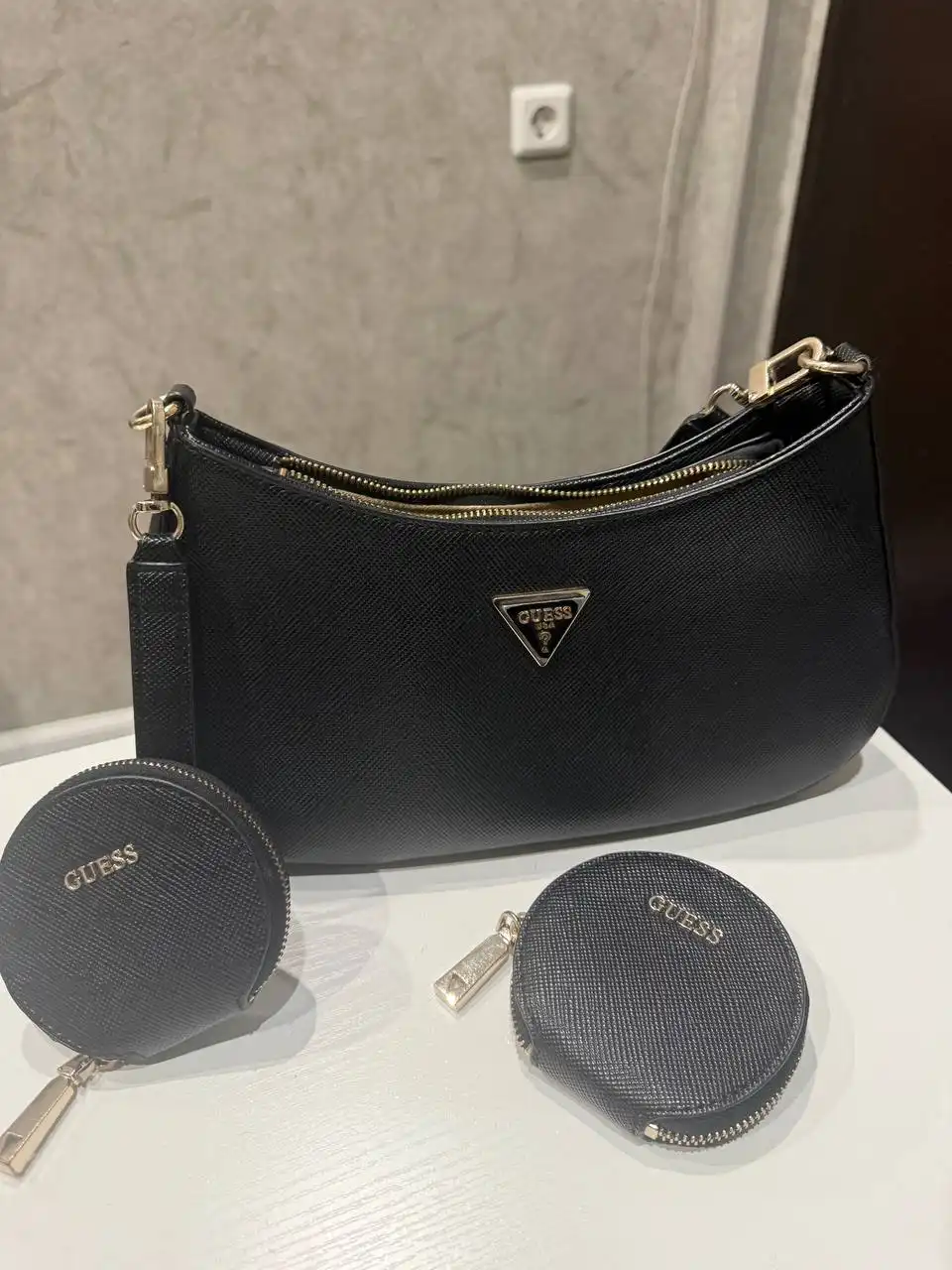 Сумки Guess разных цветов - Сумки (Одежда) в Томск