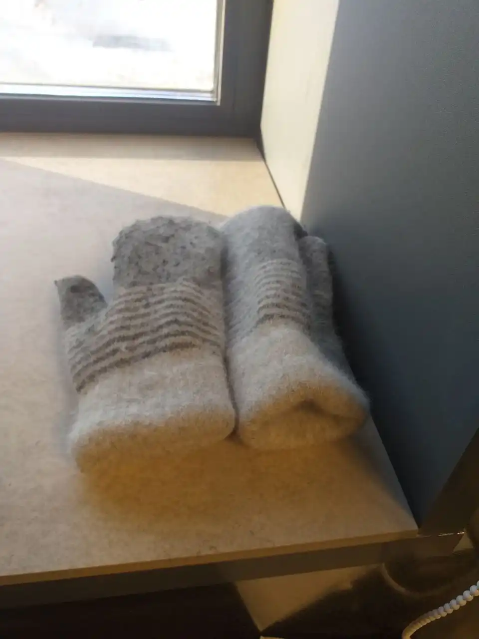 Доска объявлений в новом ярче на окне - Барахолка в Томск