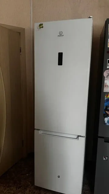 Продам б/у холодильник Indesit - Бани и сауны в Томск