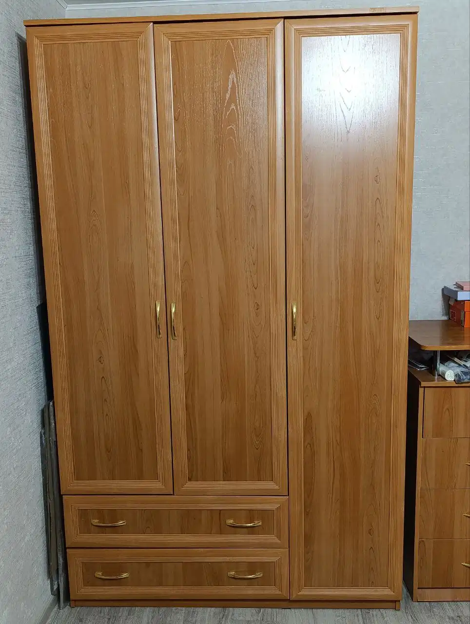 Продам шкаф б/у в хорошем состоянии - Мебель (Для дома и дачи) в Томск