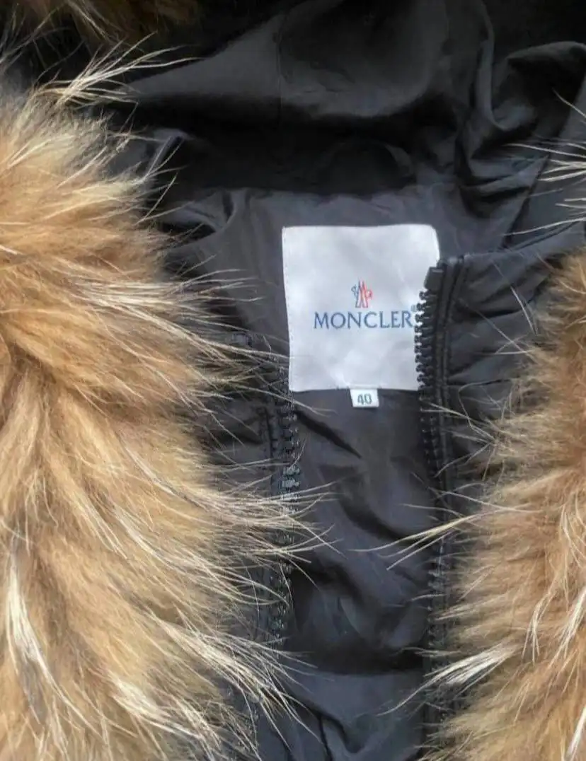 Пуховик Moncler размер 40 - Верхняя одежда (Одежда) в Томск