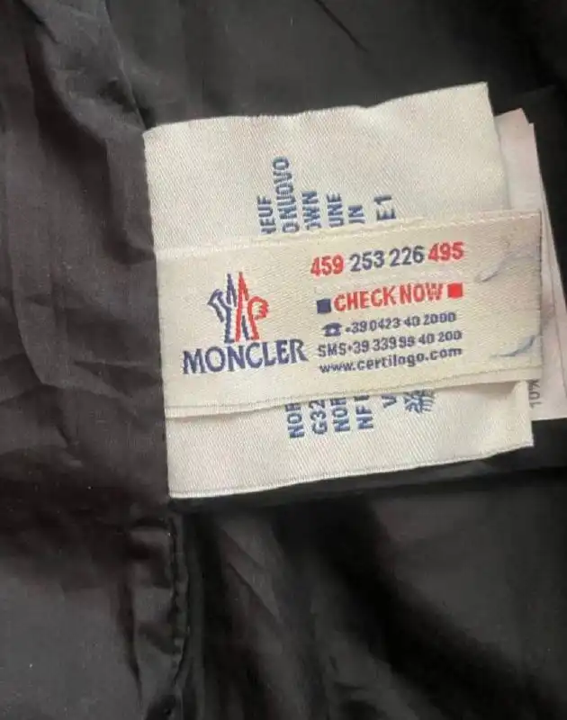 Пуховик Moncler размер 40 - Верхняя одежда (Одежда) в Томск