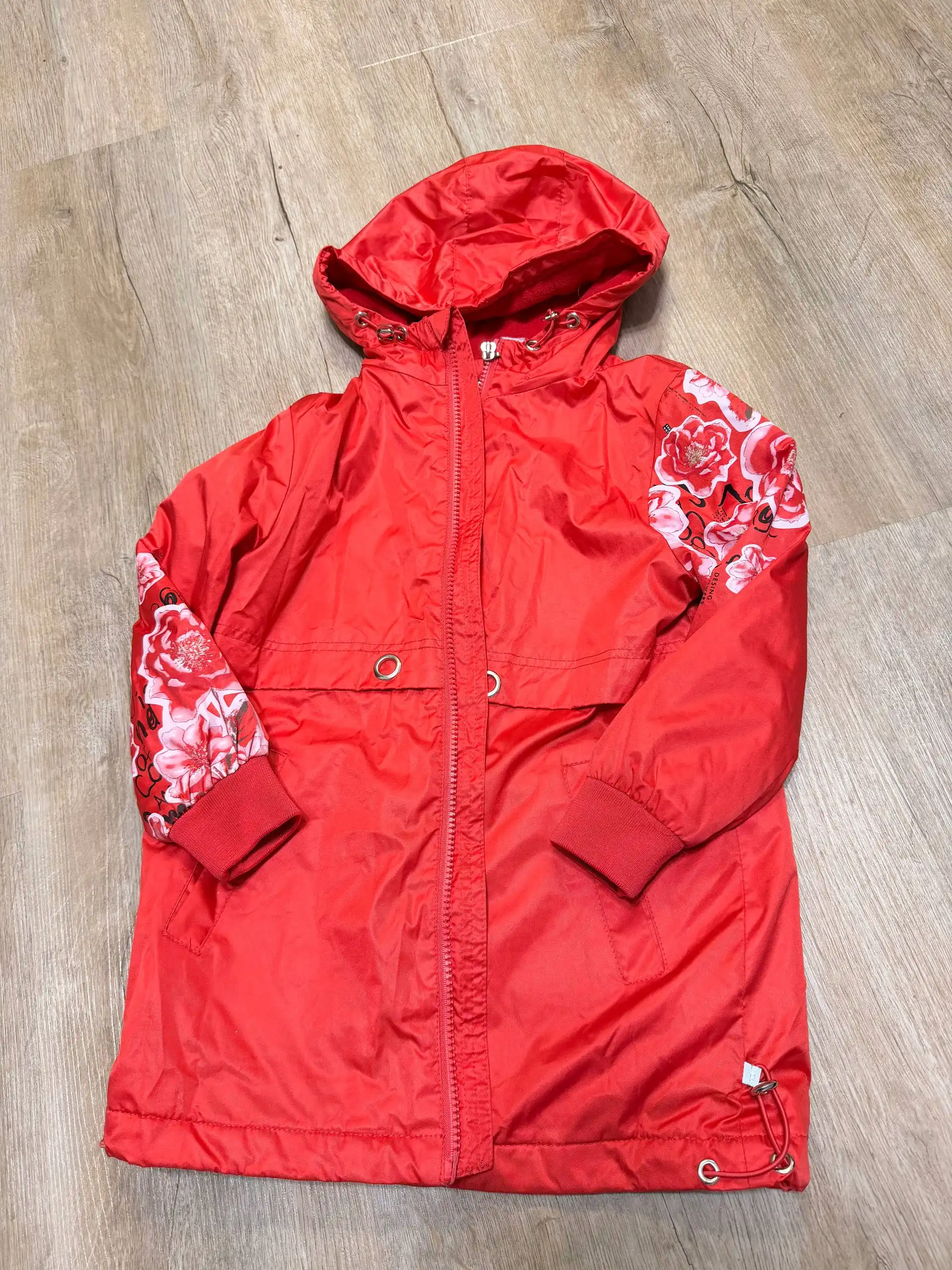 Ветровка тоненькая, 104 размер - Верхняя одежда (Одежда) в Томск