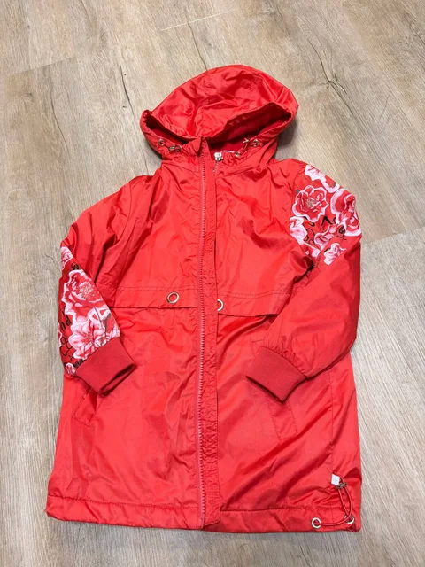 Ветровка тоненькая, 104 размер - Детская обувь в Томск