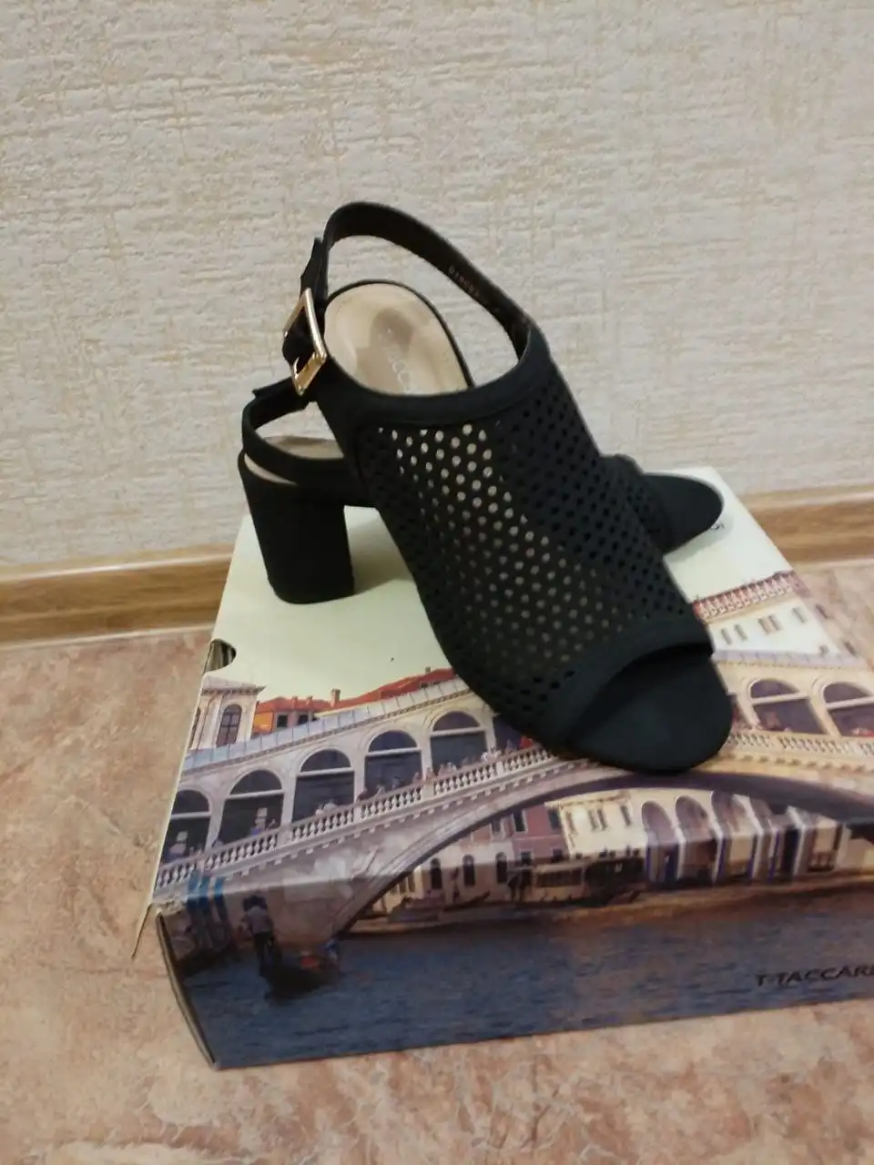 Босоножки размер 37, состояние новых - Обувь (Одежда) в Томск