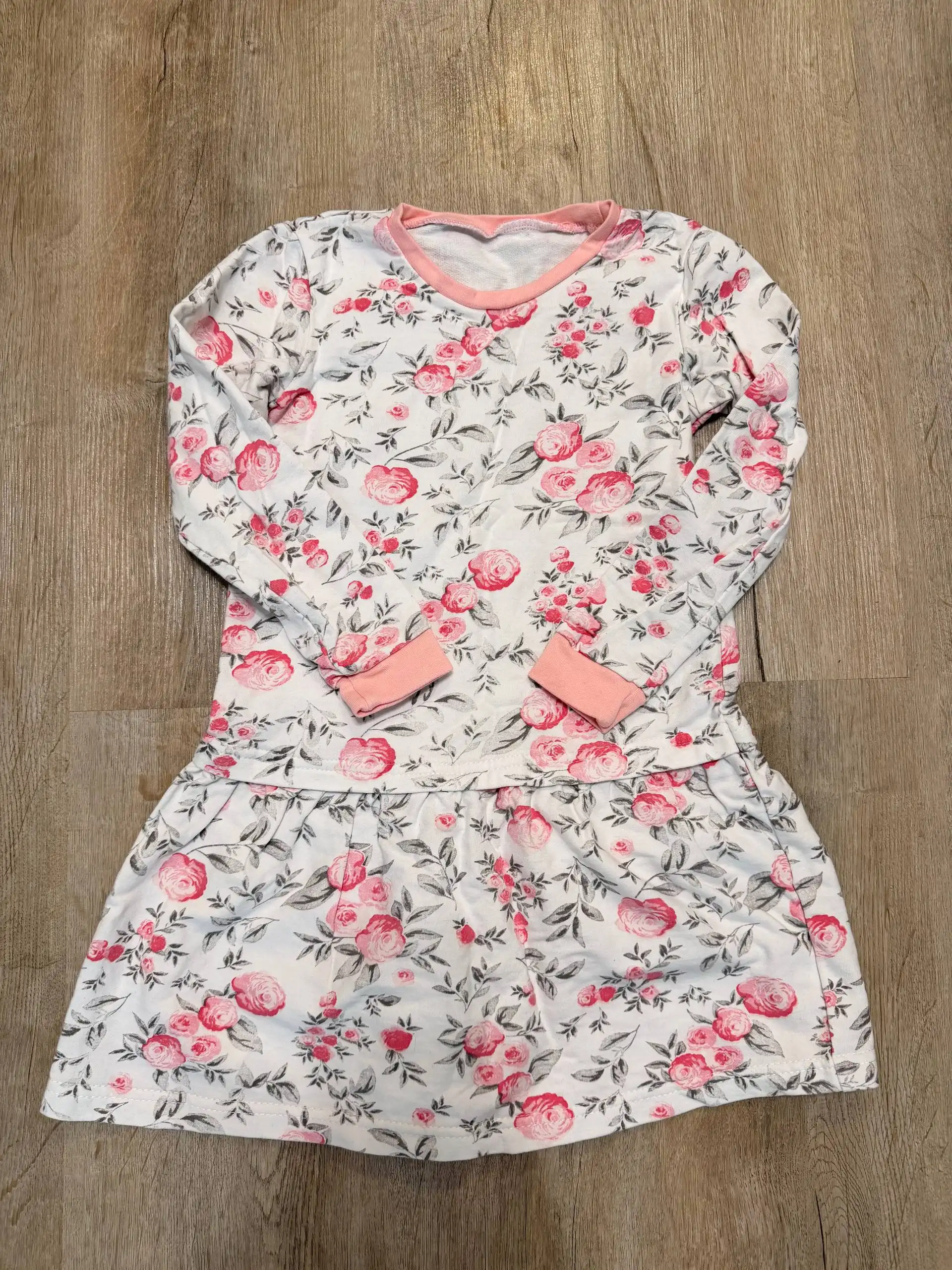 Платье на размер 122 - Детская одежда (Одежда) в Томск