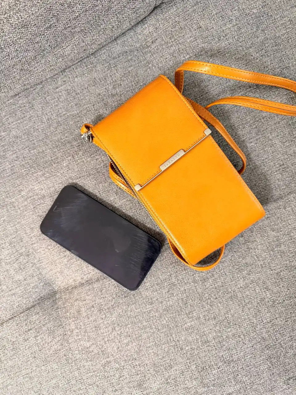 Маленькая сумочка на длинном ремешке - Сумки и аксессуары (Одежда) в Томск