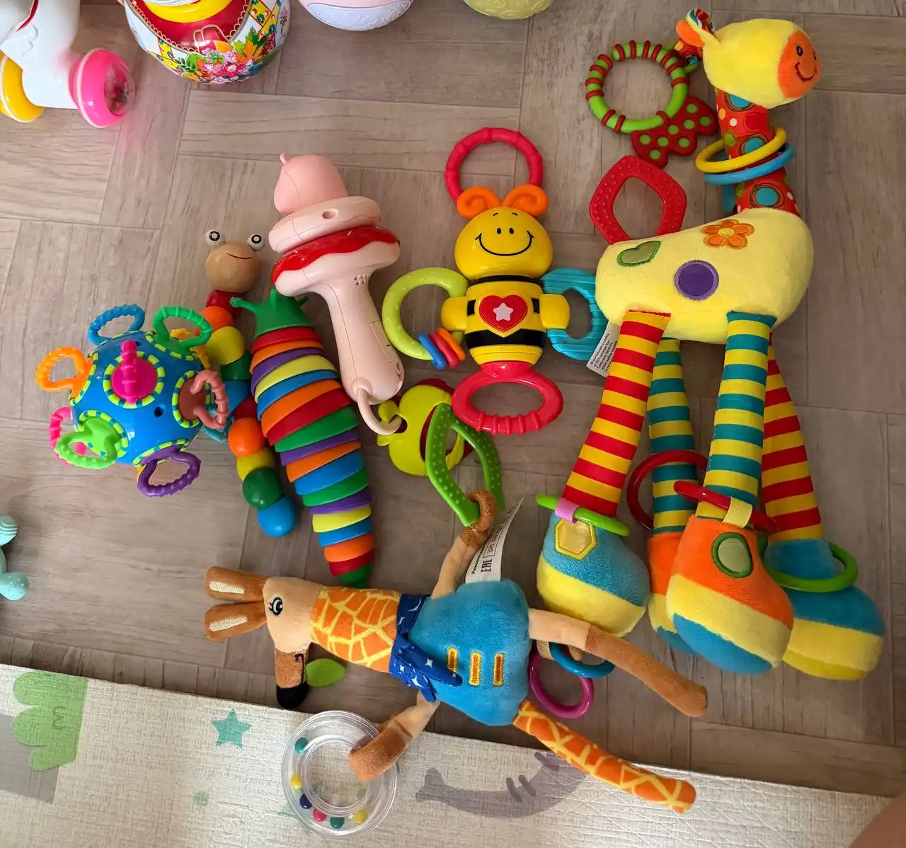 Игрушки детские: шуршалки, змейки, бегемот и другие - Игрушки (Товары для детей) в Томск