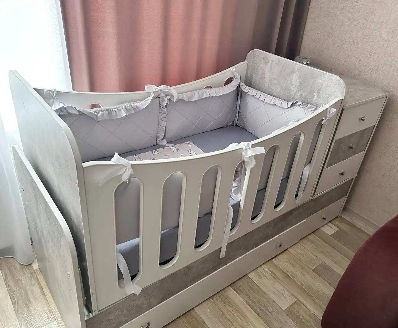 Продам кроватку с маятником и комодом - Детская мебель (Товары для детей) в Томск