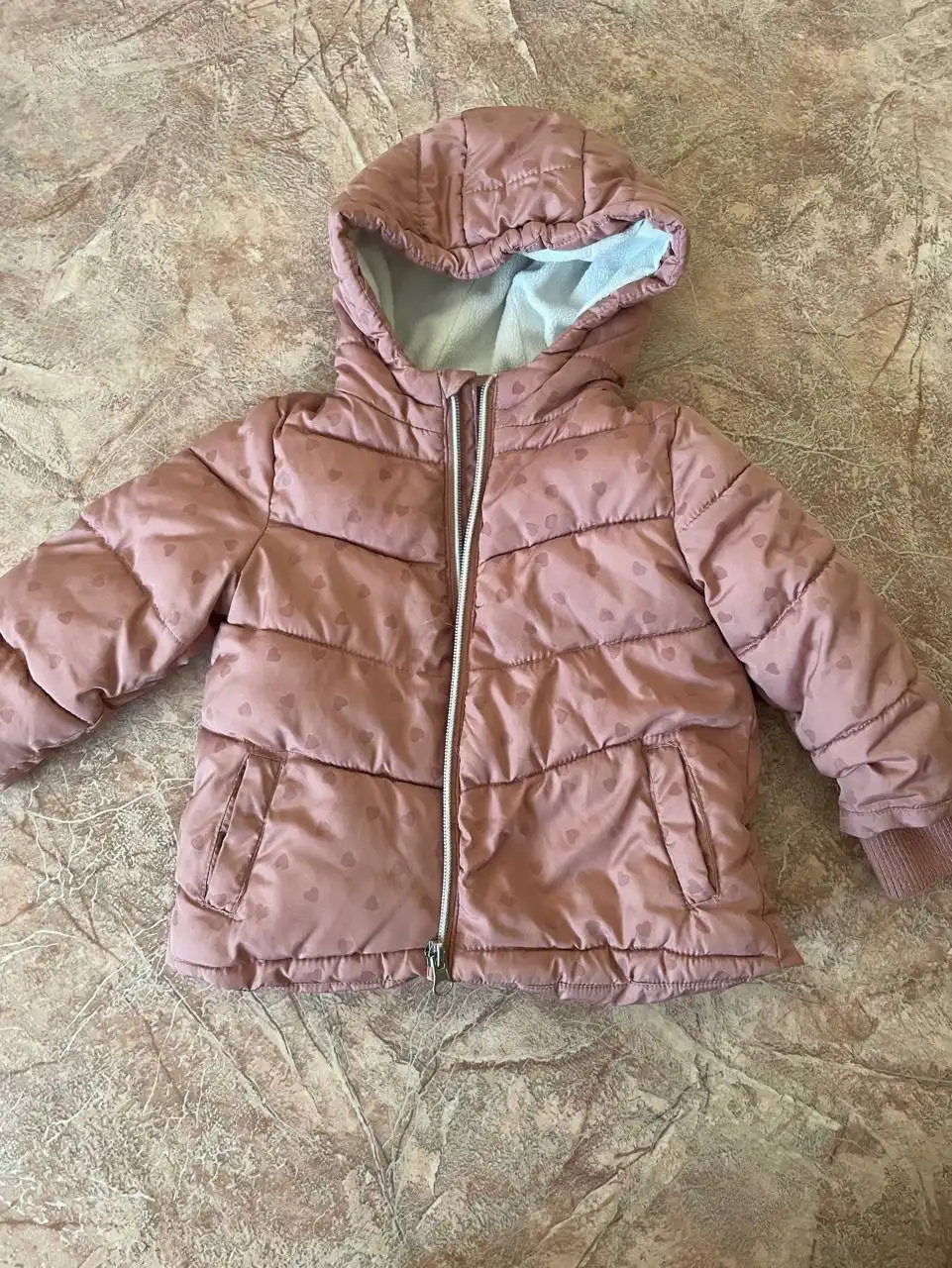 Продам демисезонную куртку - Верхняя одежда (Одежда) в Томск