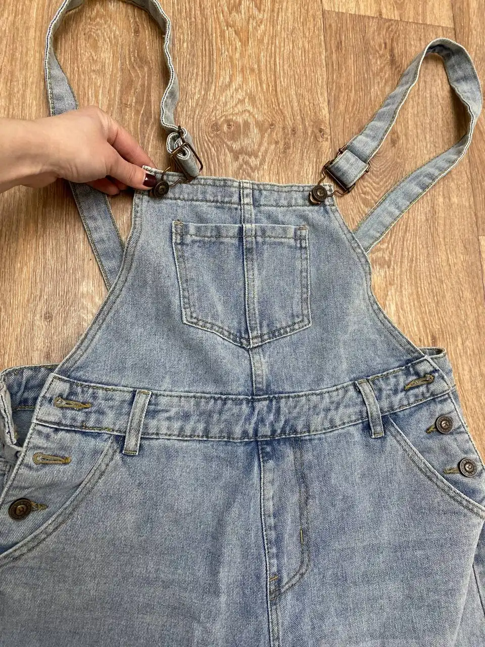 Джинсовый комбинезон размер М - Комбинезоны (Одежда) в Томск