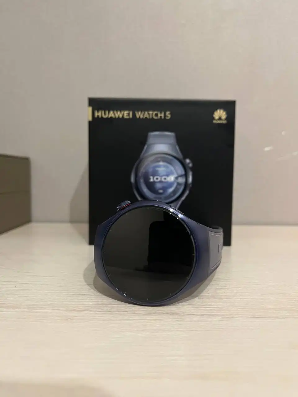 Продаются часы Huawei Watch 5 в идеальном состоянии - Часы и гаджеты (Электроника) в Томск