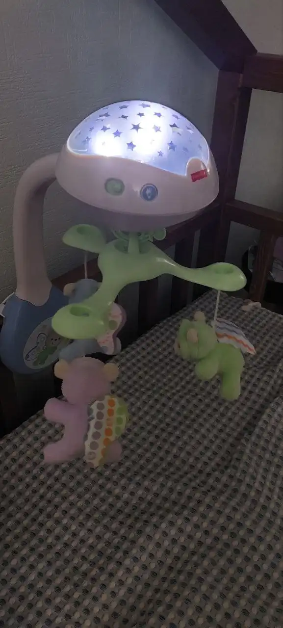 Мобиль в кроватку с проектором звёздного неба - Детские игрушки и развивающие предметы (Товары для детей) в Томск