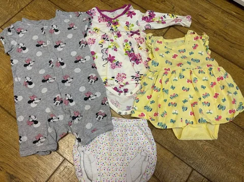 Платья, боди и песочник на 4-5 месяцев - Конструкторы в Томск