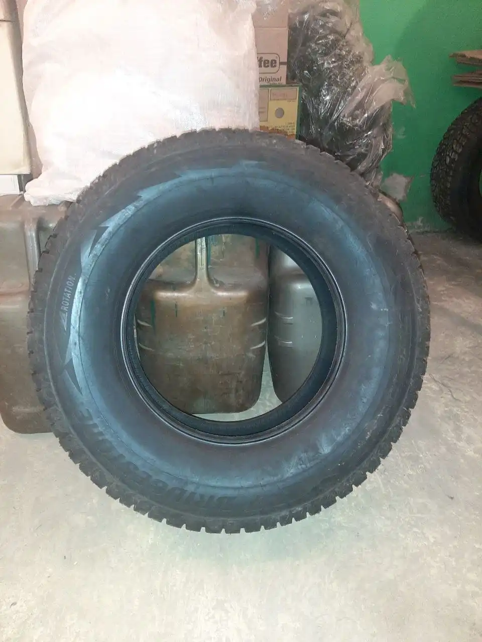 Продам зимнюю резину Bridgestone новую - Автошины (Барахолка) в Томск