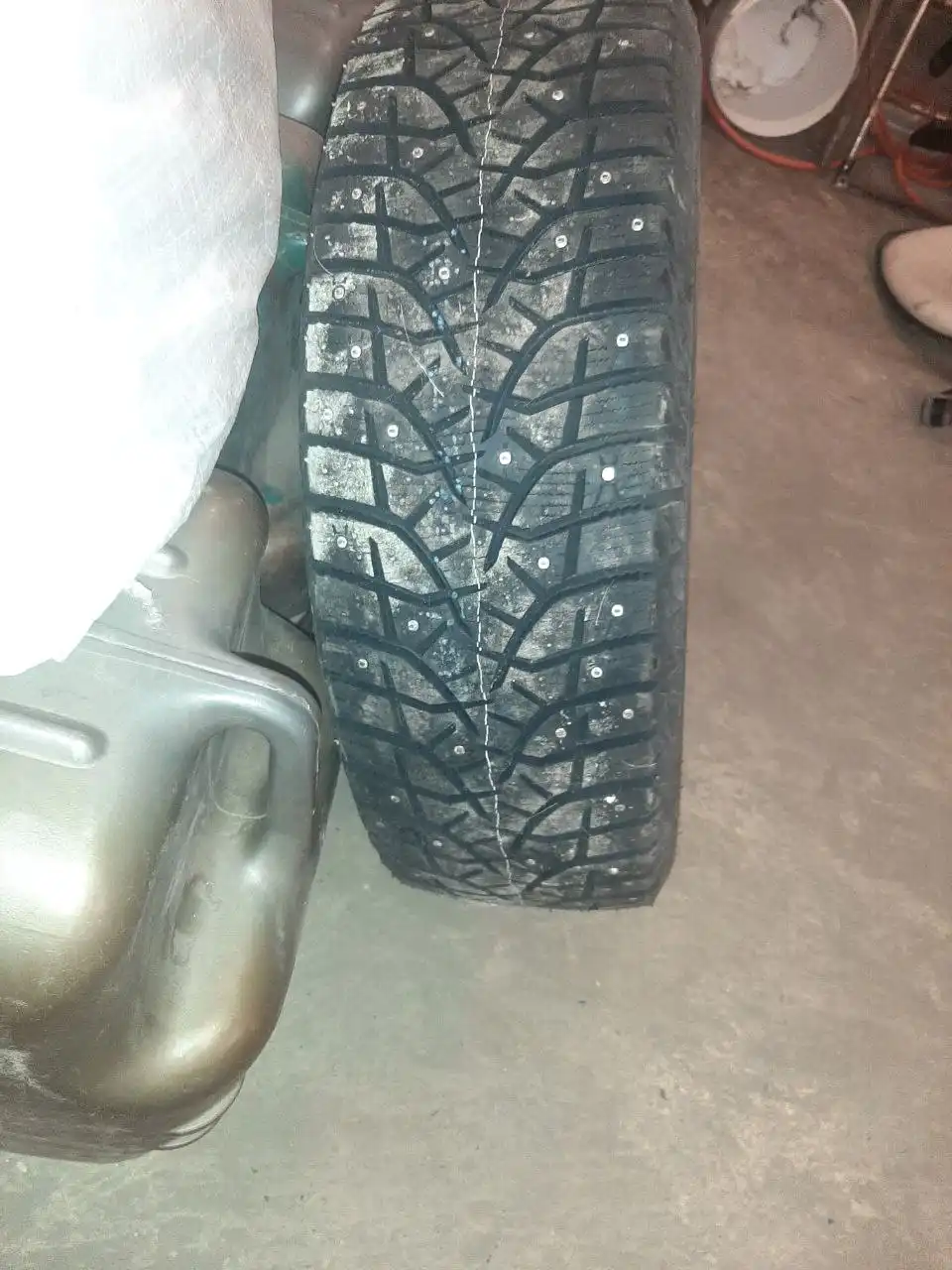 Продам зимнюю резину Bridgestone новую - Автошины (Барахолка) в Томск