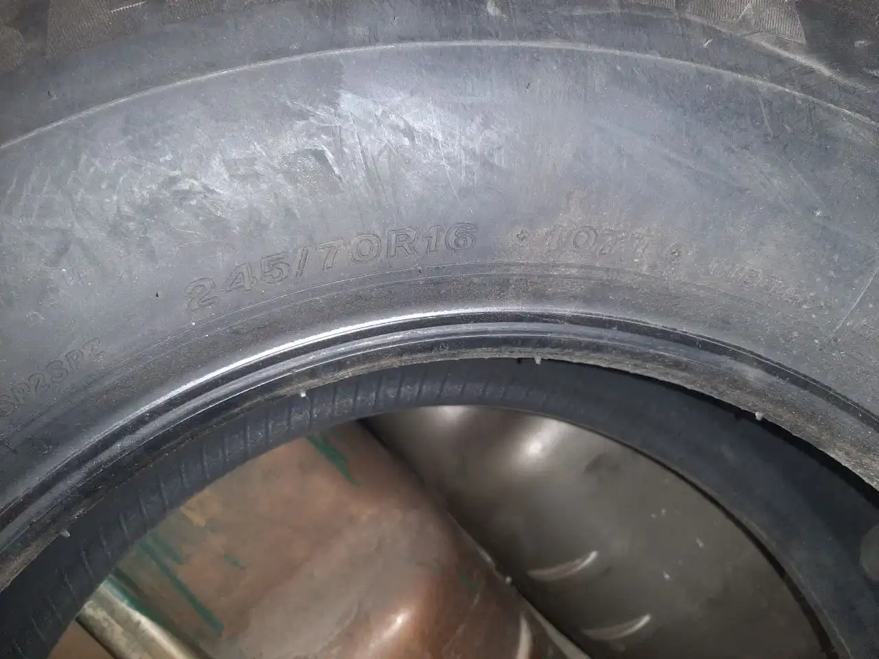 Продам зимнюю резину Bridgestone новую - Автошины (Барахолка) в Томск