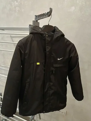 Куртка черная найк состояние идеальное рост 146 - Сумки в Томск
