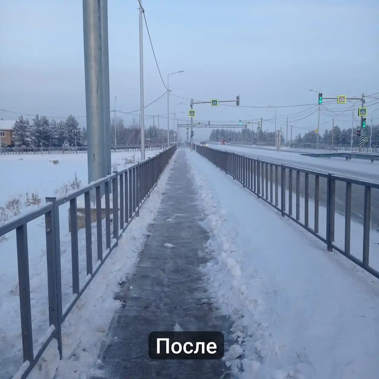 Сосед расчистил снег на тротуаре в Автодорожном округе