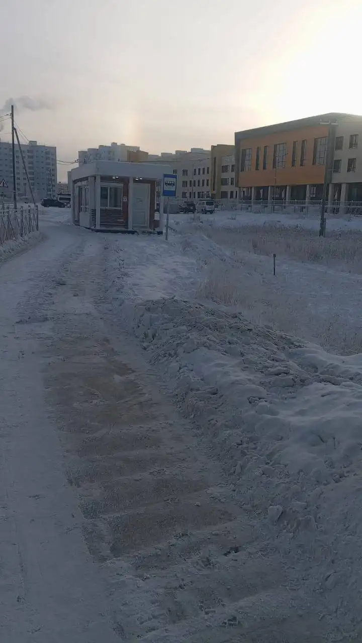 Работа муниципальных дворников по уборке снега и мусора