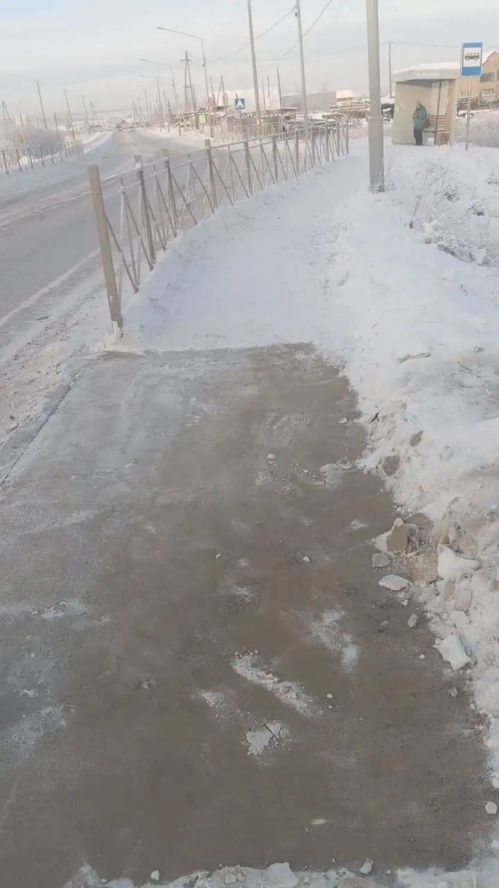 Работа муниципальных дворников по уборке снега и мусора