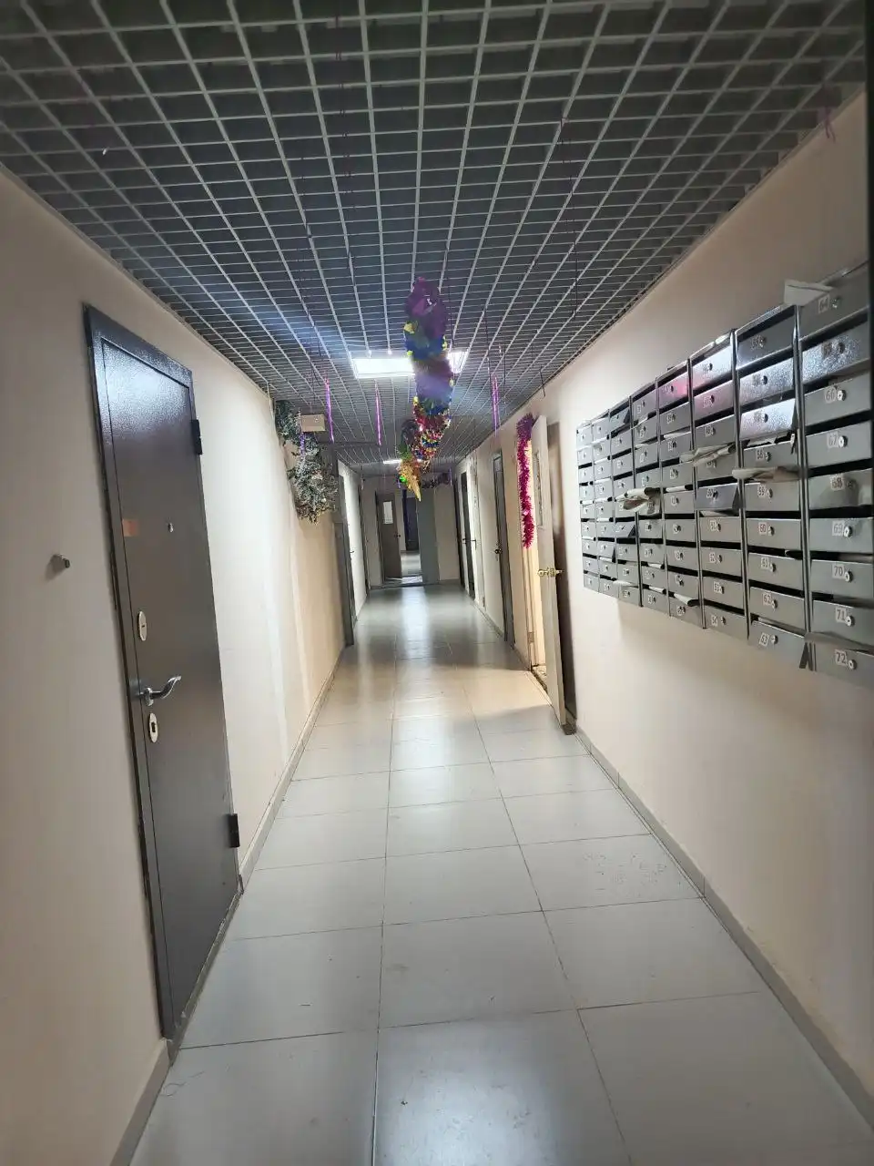 Украшение подъезда в микрорайоне Звёздный