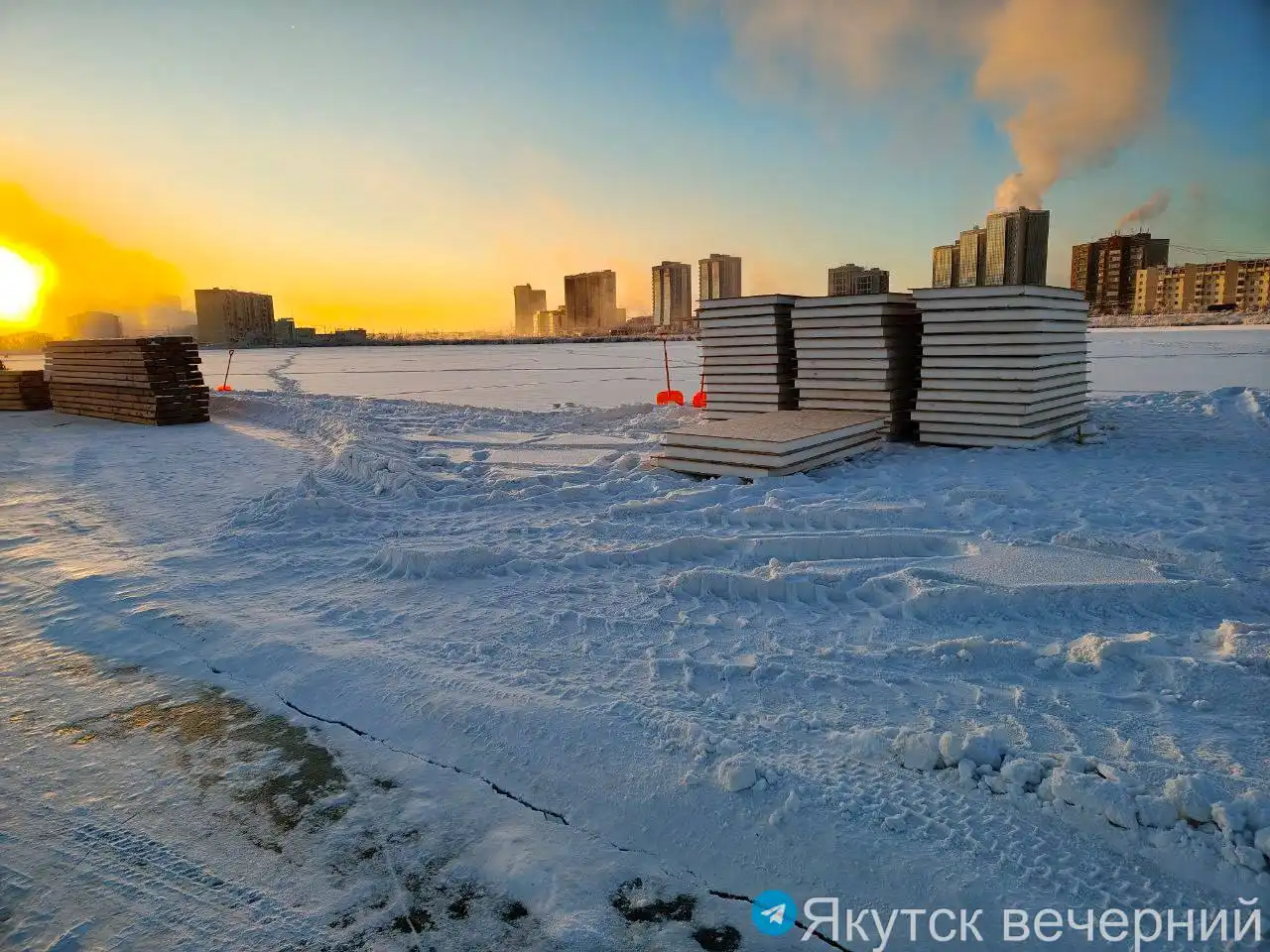 Строительство ледового городка на озере Сайсары