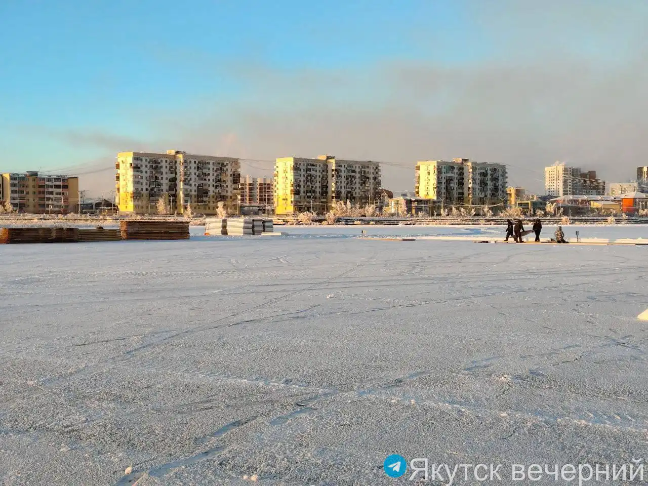 Строительство ледового городка на озере Сайсары
